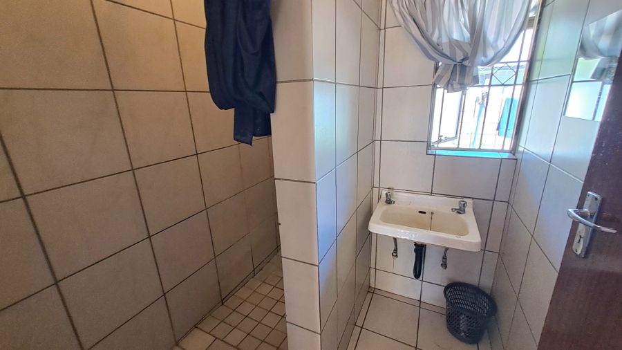 8 Bedroom Property for Sale in Brandwag Free State